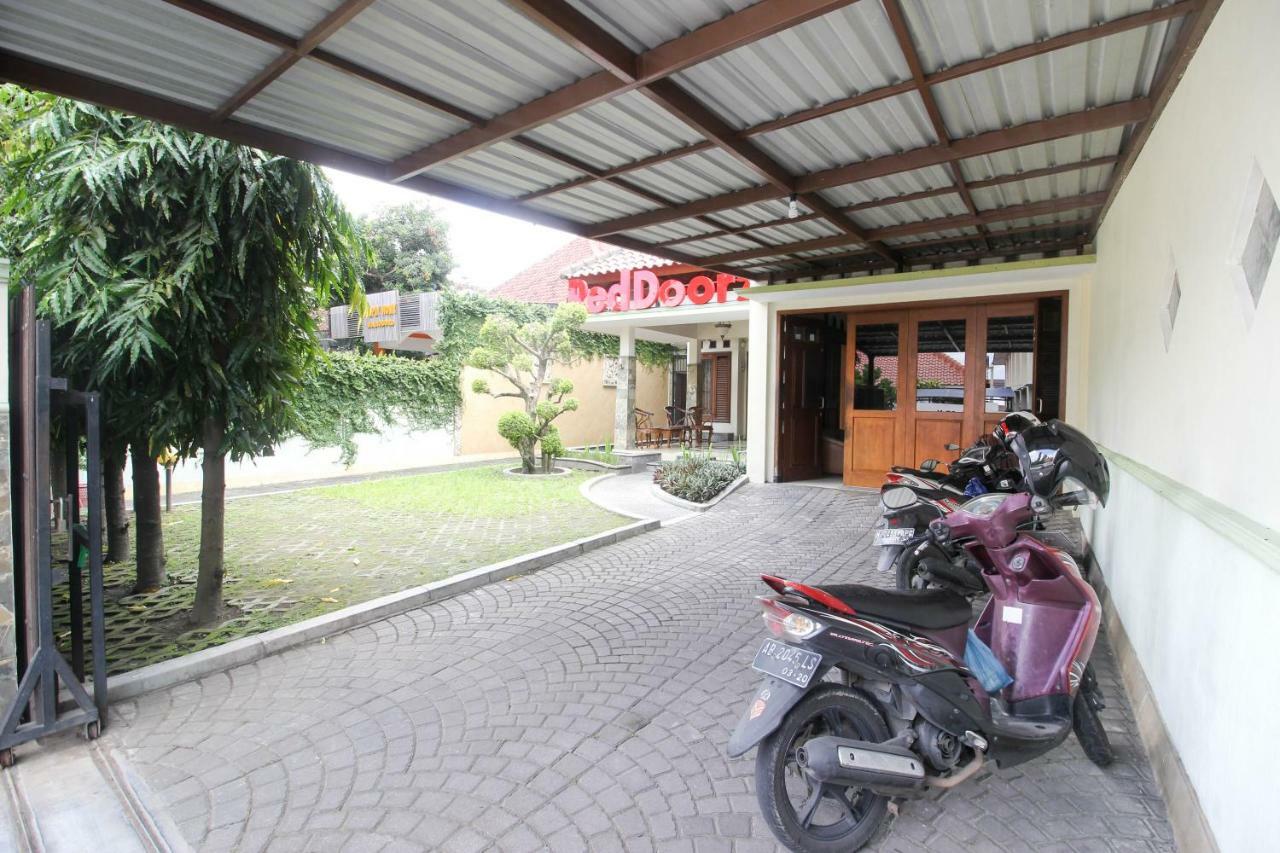 Reddoorz Plus @ Tegal Panggung Yogyakarta Ngoại thất bức ảnh